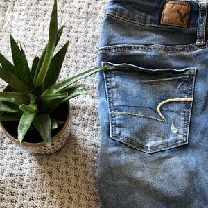 American Eagle distressed Jeans